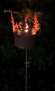 Marschallhållare på stav med djur och granar Lind decoration