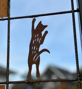 Skylt till armeringsjärn klättrande katt Lind Decoration