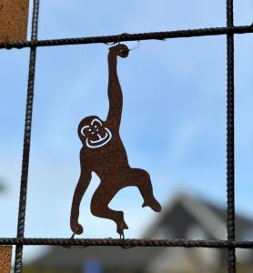 Skylt till armeringsjärn Hängande apa Lind Decoration