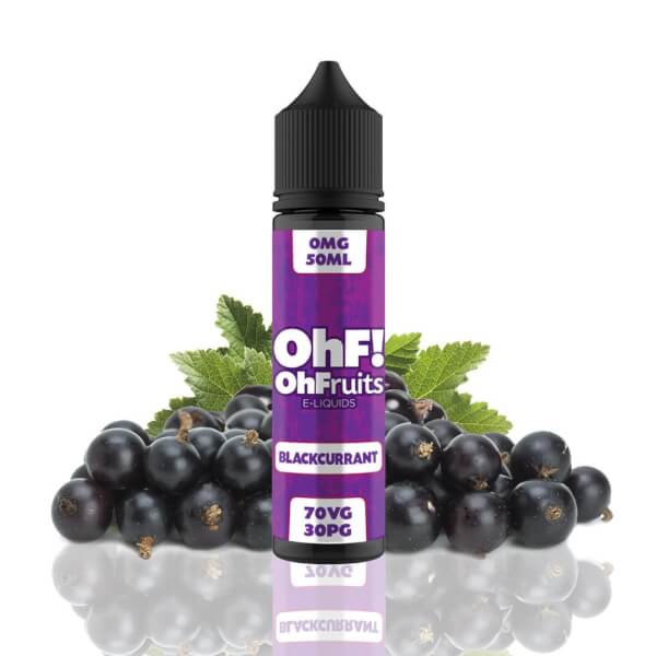 en svart 60ml flaska med lila skinande etikett står det OhF! OhFruits e-liquids i en tjock vit text bakom flaskan ligger det ett berg med svarta vinbär och ett par vinbärsblad