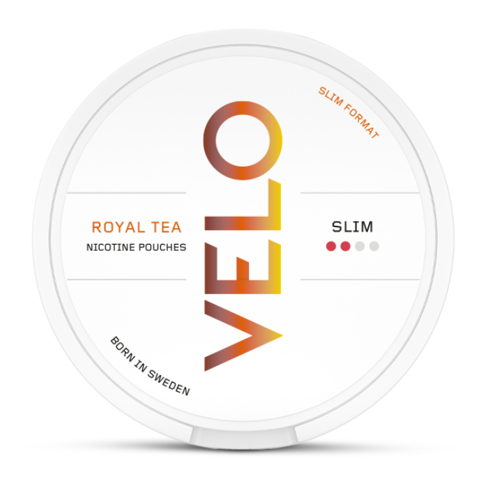Vit dosa med röd och orange text som det står VELO royal tea slim med två röda prickar för styrka.