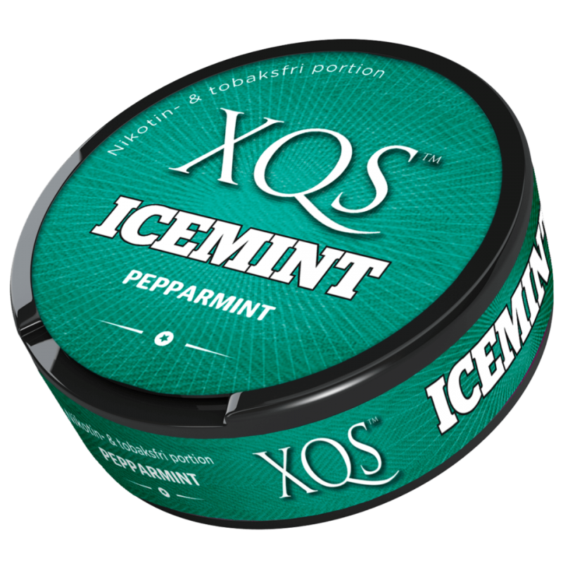 XQS Icemint portionsnus i en grön dosa med vit text som beskriver smak av isig mentol vilket ger en bra känsla under läppen.
