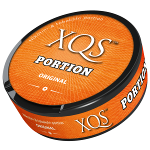 XQS Original portion  - en orange snusdosa visar tobakfritt snus som levererar tobaksmak och känsla av riktigt snus.