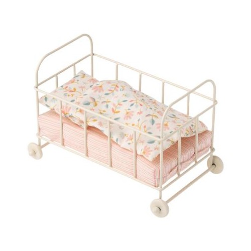 Maileg Bed Baby Cot Metal Micro Säng Med Blommigt Täcke