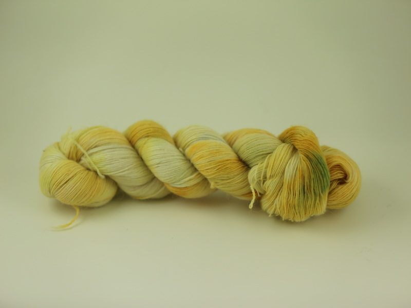 Första påskliljan - 1ply lace yarn 100g