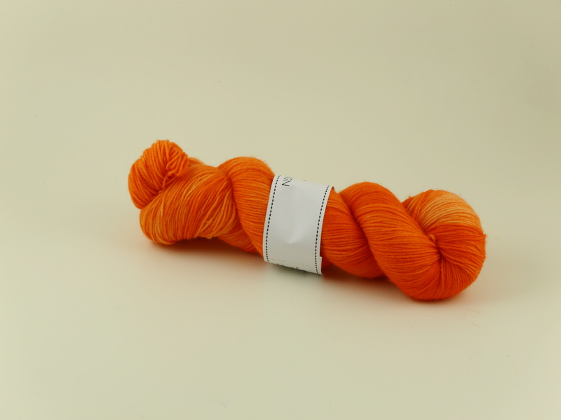Riktig orange - handfärgat sockgarn 100g