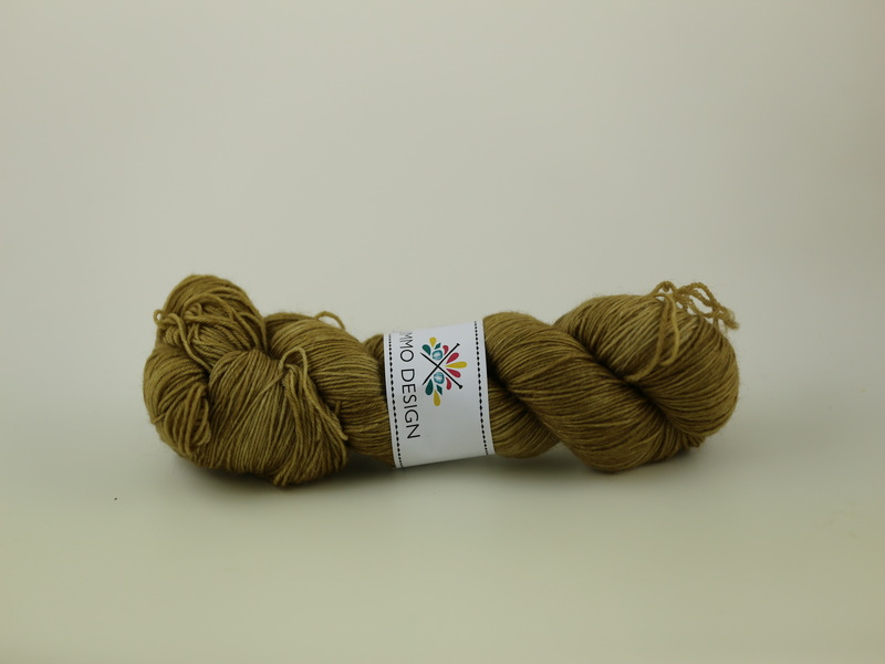 Oliv - handfärgat sockgarn ca 100g