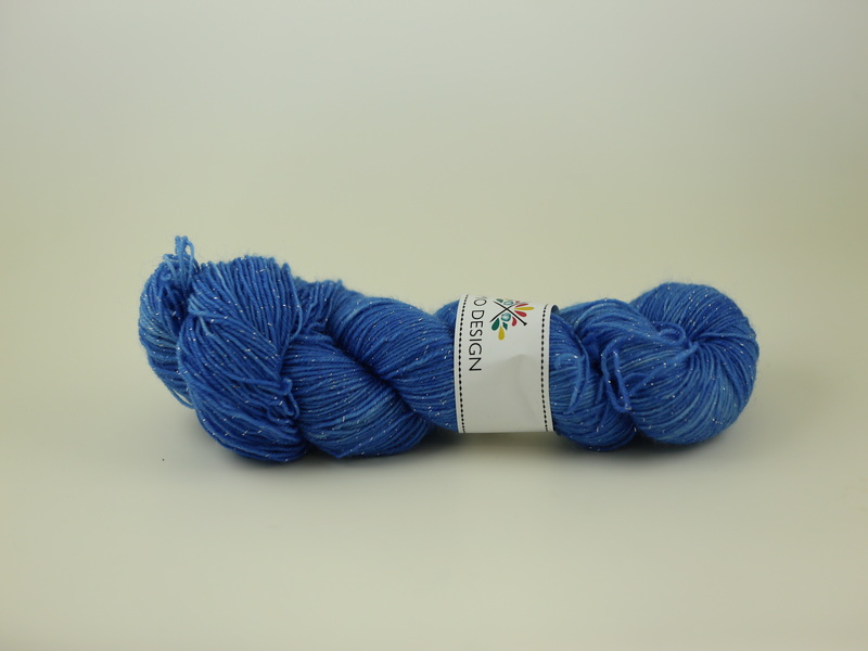 Blåklint  - handdyed fingering sockyarn 100g