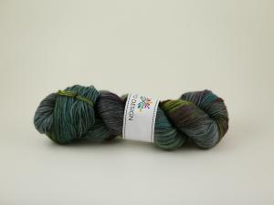 Rainbow in the dark - handfärgat sockgarn 100g