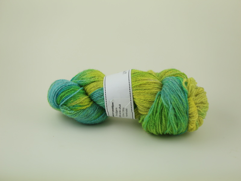 Kanske en postiljon - handfärgat finullgarn 100g