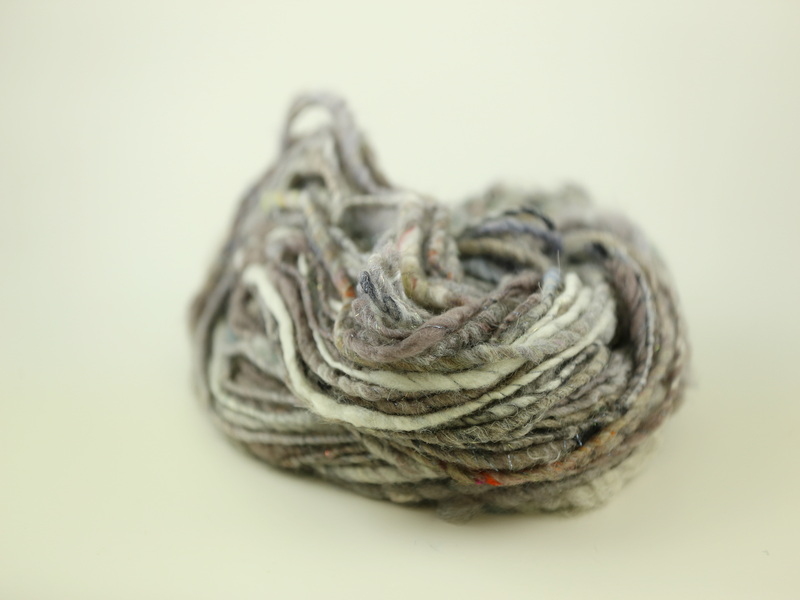 Snurrigt - handspunnet garn 127g