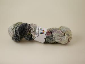 Too weird for radio - sockgarn glitter 100g