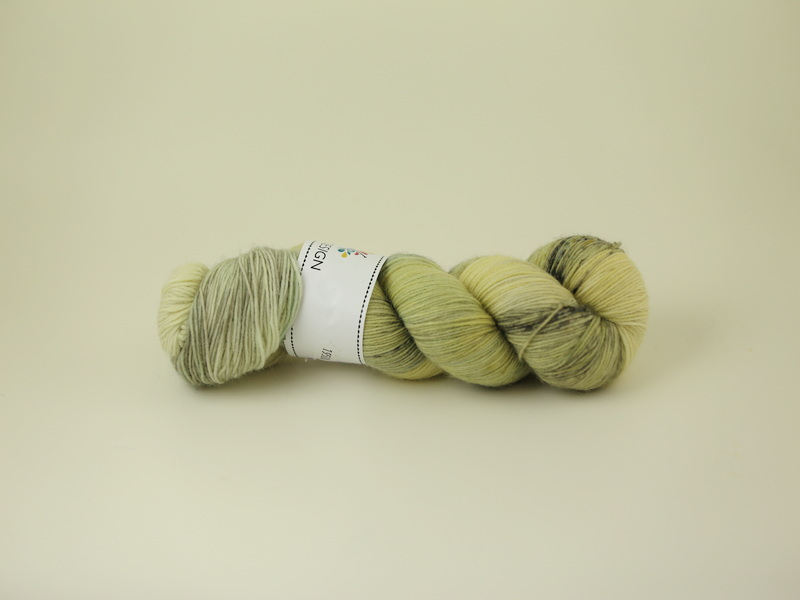Flaxig frisyr - handdyed sockyarn 100g