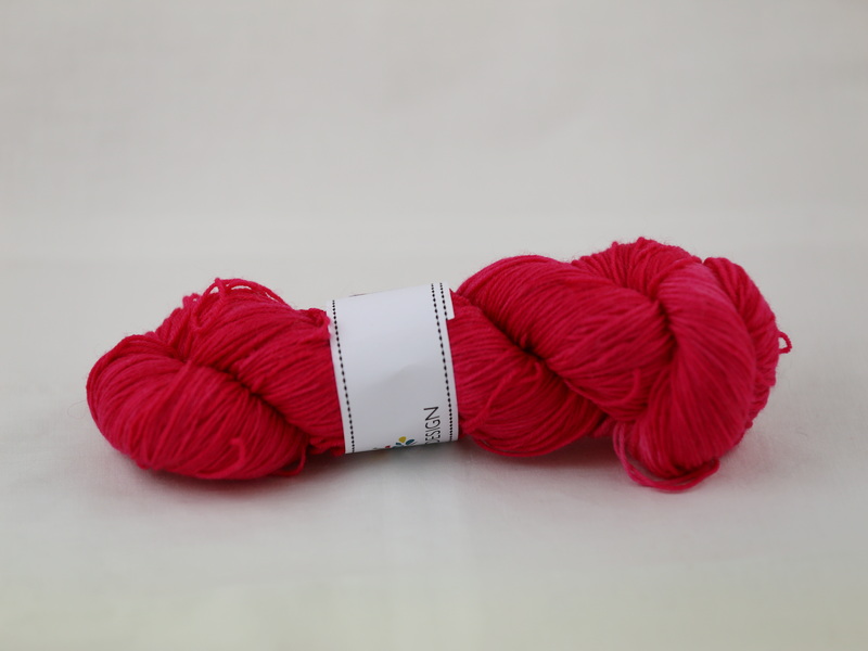 Mörk cerise - handfärgat sockgarn 100g