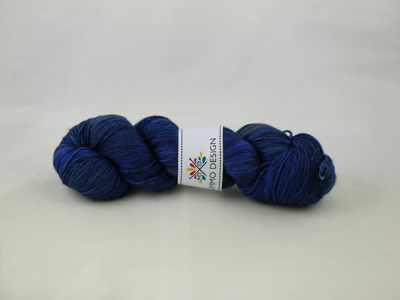 Living after midnight - handfärgat sockgarn 100g