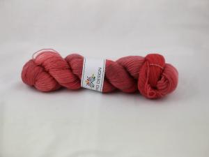 Opossum i blommig hatt - 1-ply lace yarn 100g