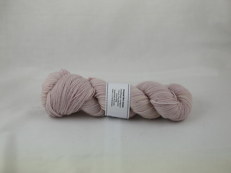 Around the moon - Handfärgat sockgarn 100g