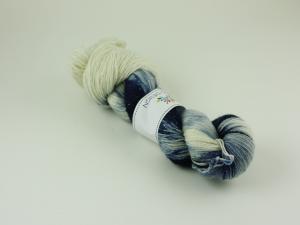 Blått porslin  - handdyed sockyarn glitter 100g