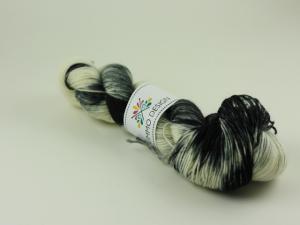 Tidningspapper - handfärgat sockgarn ca 100g