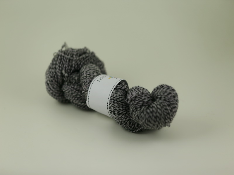 Ljuslila - Sockgarn Black edition 100g
