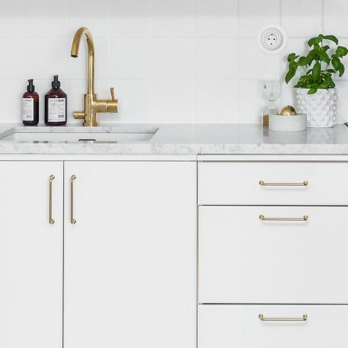 Handtag 1353 Olackerad mässing