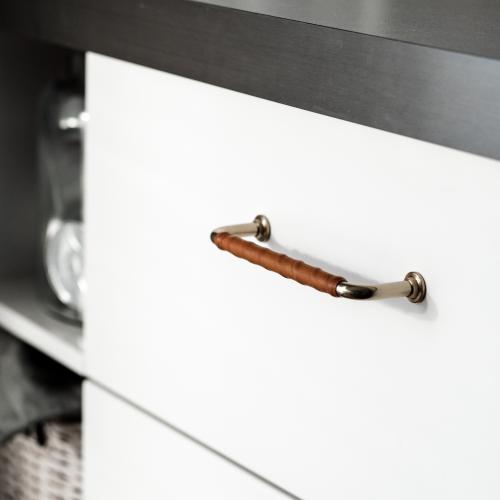 Leather-wrapped handle 1353 Brass & Cognac