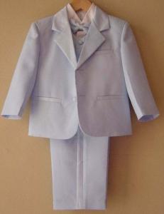 Ljusblå kostym till små pojkar