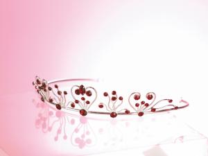 Tiara med röda stenar