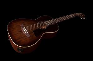 Art & Lutherie Roadhouse A/E - Bourbon Burst