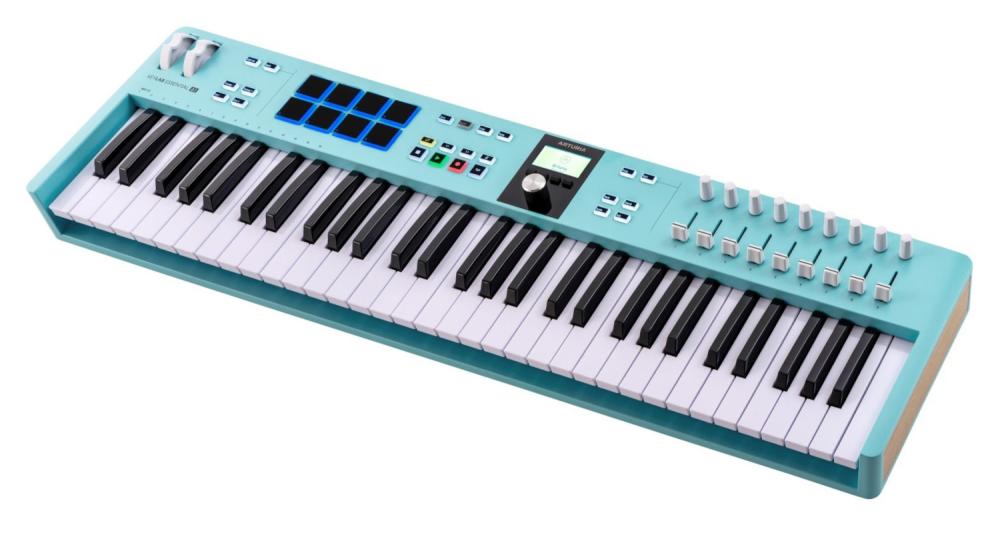 Arturia KeyLab Essential 61 mk3, MIDI-controller i aquamarine, snett framifrån