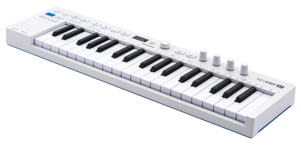 Arturia KeyStep 37 mk2 MIDI-keyboard i vitt, snett framifrån