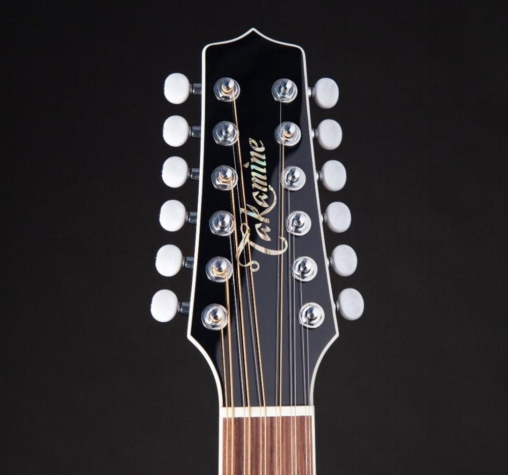 Takamine EF381DX tolvsträngad akustisk gitarr i svart, close up på huvud
