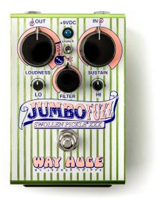 Way Huge Jumbo Fuzz Swollen Pickle XXX gitarreffektpedal, sedd ovanifrån, med grönt randigt hölje, fem vred, crunch-switch och kromad footswitch.