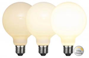 E27 Glob95 RA90 3-Stegs Dimbar 7.5W 2700K 800lm Opal LED-Lampa