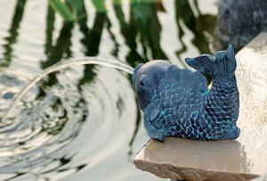 VATTENSPRUTANDE FISK Liten 15cm