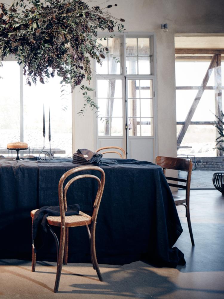 LOVELY TABLECLOTH Black