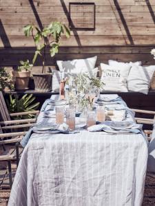 MISTY TABLECLOTH Stripe Sky