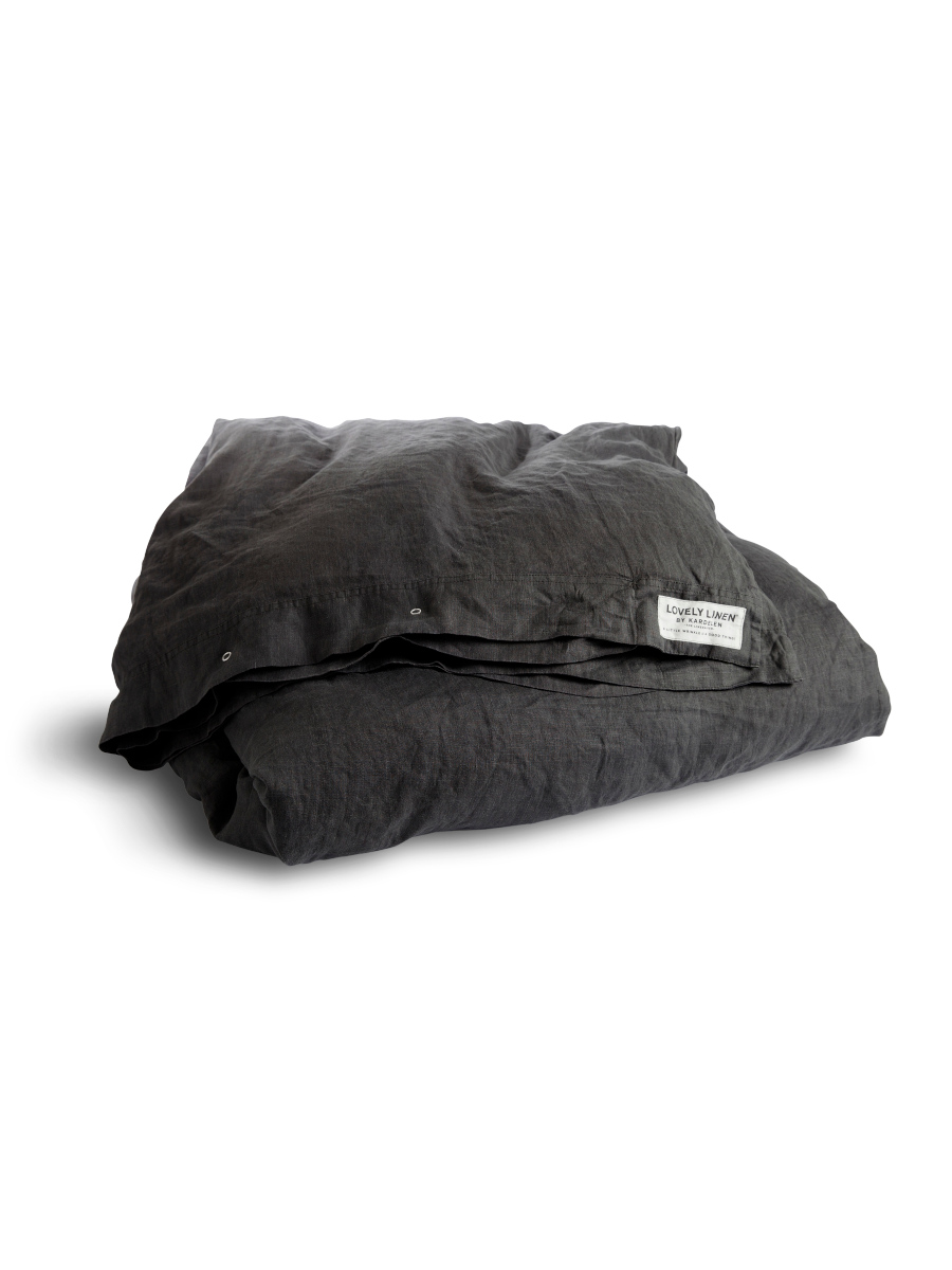 Ett svart linne påslakan med synlig etikett på vit bakgrund.