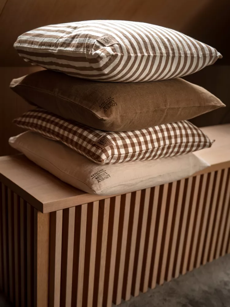 MISTY KUDDFODRAL Edge Almond