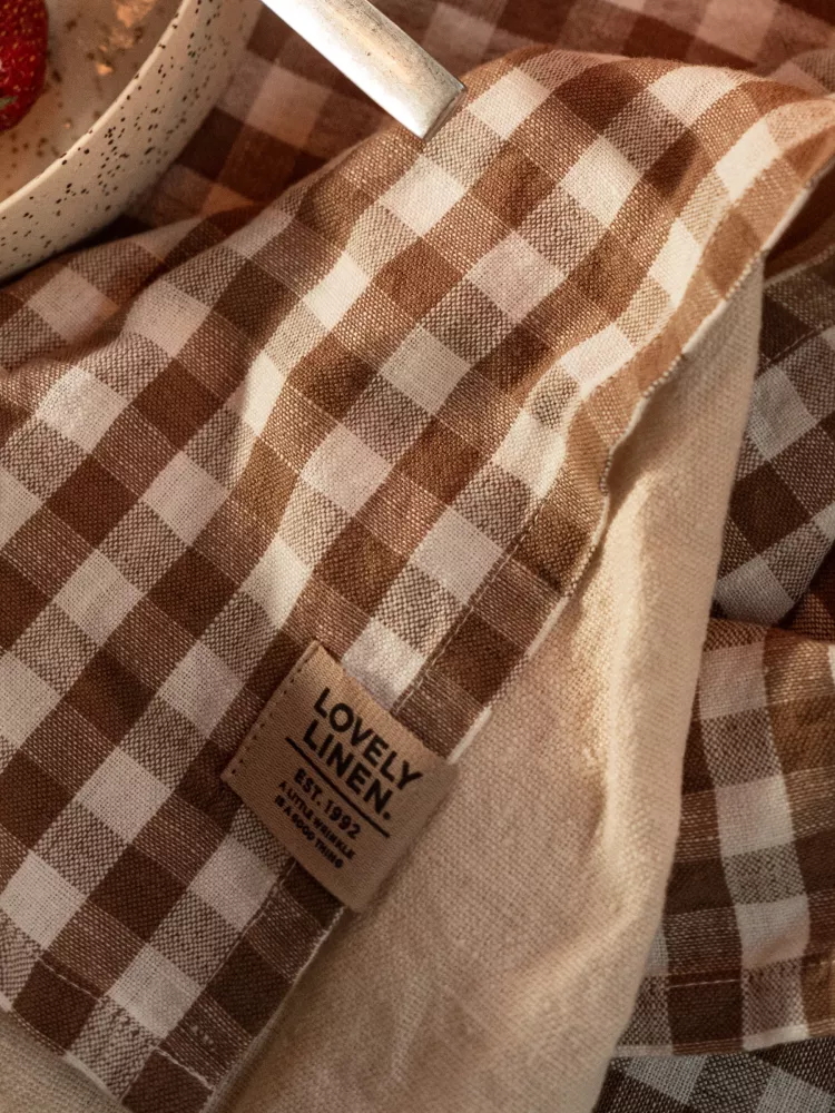 MISTY KÖKSHANDDUK Square Almond