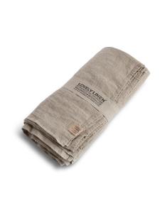 En snyggt vikt beige linneduk är fäst med ett matchande band märkt "Lovely Linen". Duken har ett strukturerat utseende och sitter på en vit bakgrund.