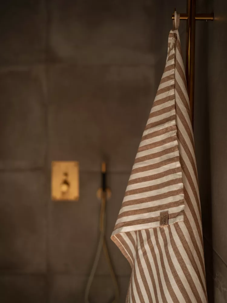 MISTY HAMAM Edge Almond