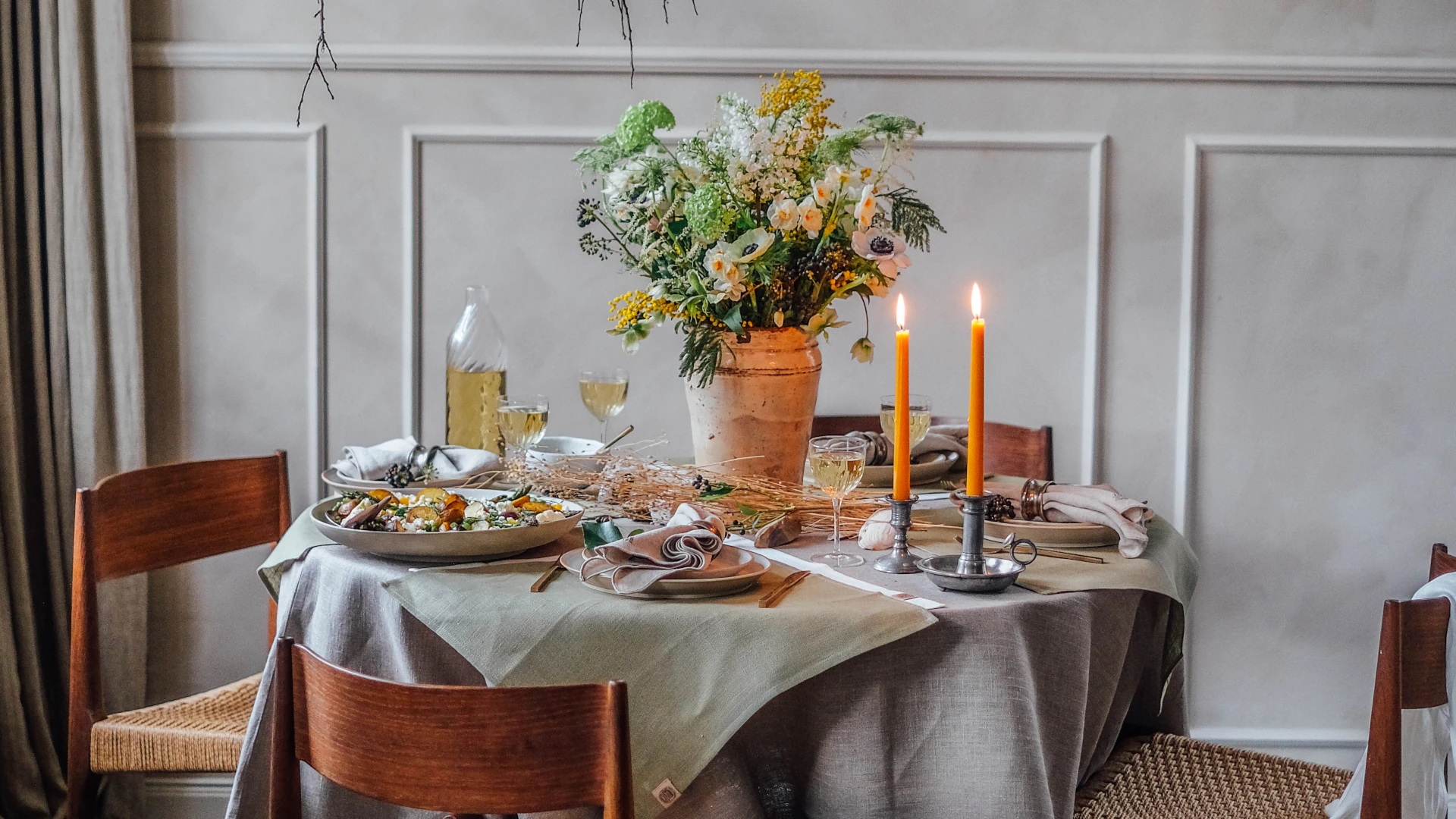 Made-to-measure linen tablecloths