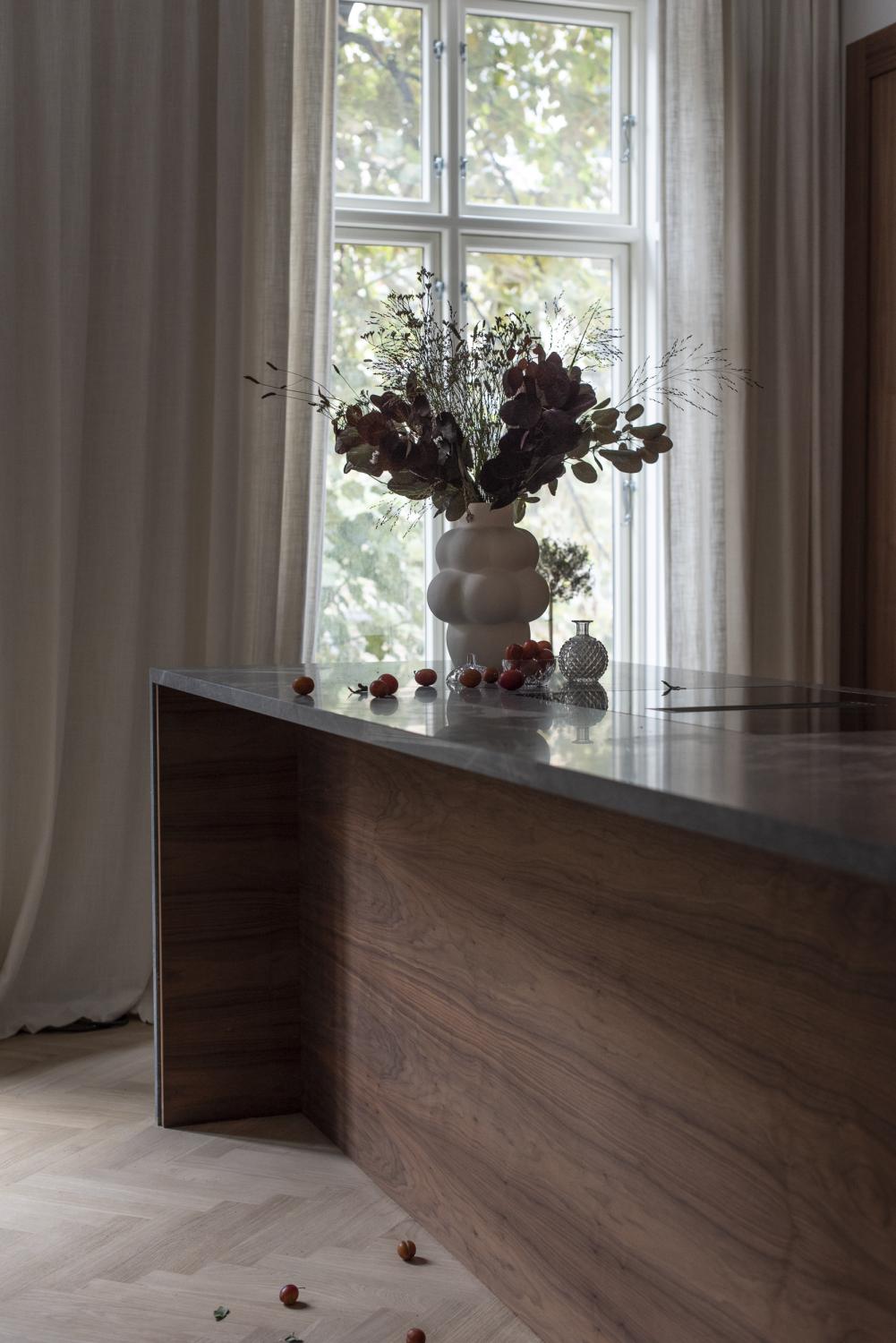 Bespoke - True Walnut