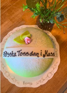 FÖSSTA TOSSDAN TÅTA