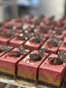 MOUSSEBAKELSE Vinbär & Choklad