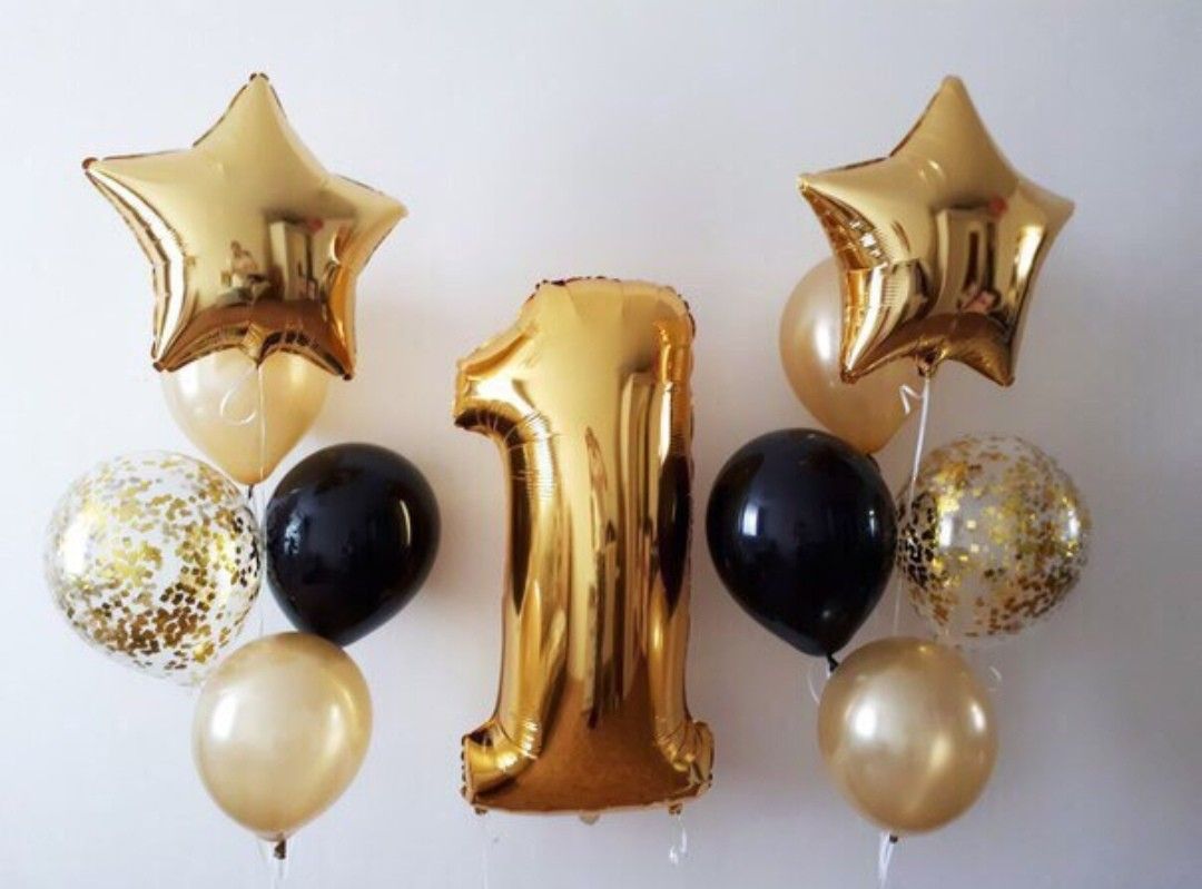 1års kalas ballongbukett i guld och svart med en siffer folieballong 1 i guld