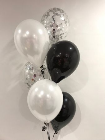 ballongbukett i svart och pärlemor