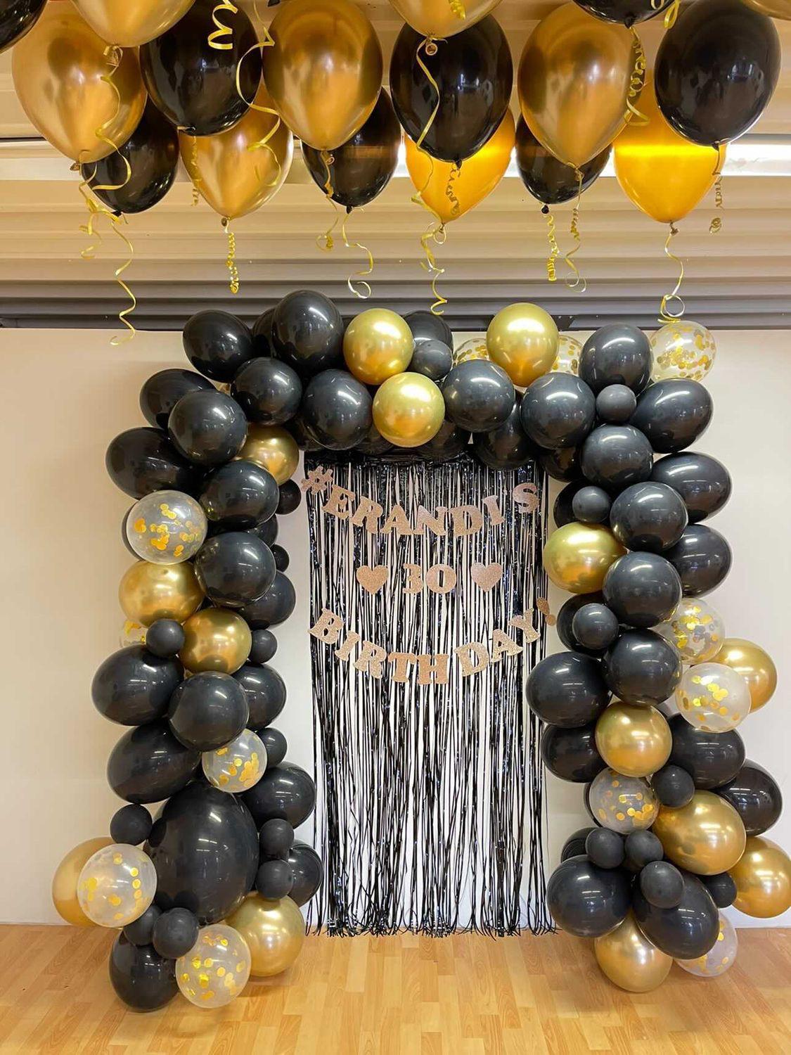 Elegant Ballongbåge i guld och svart