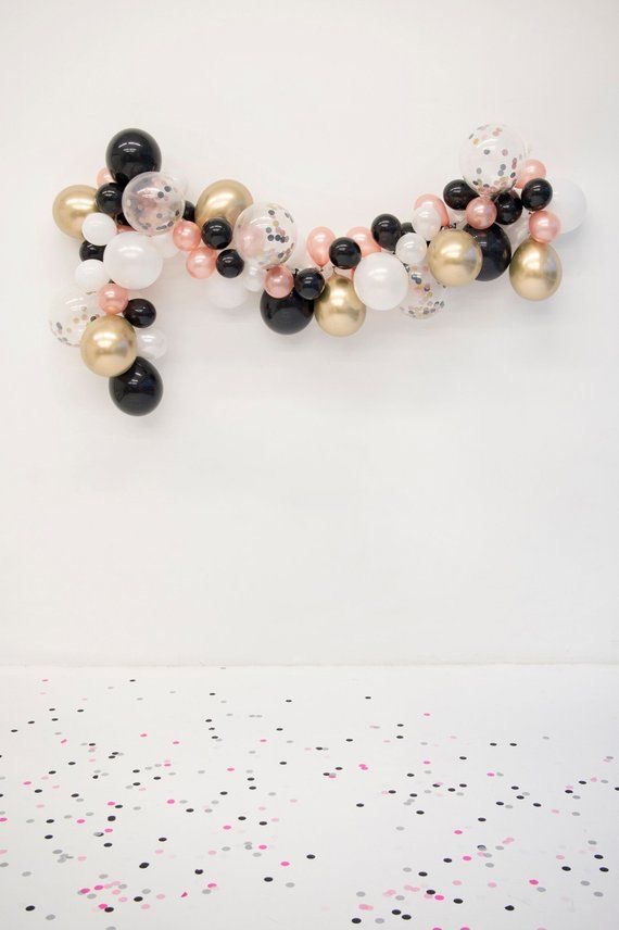 ballongbåge i svart, roseguld, guld och vit